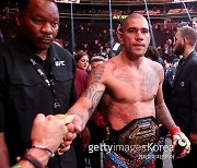 ‘UFC 챔피언’ 페레이라, 11월에 韓 뜬다…팬들과 펀치 대결·카프킥 체험까지