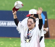 ‘타율 0.588’ 불방망이 휘두른 김선빈, KS MVP 선정