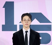 포즈 취하는 박정민