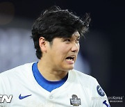 ‘천만다행’ 어깨 부상 오타니, 3차전 뛴다…ESPN “오타니 상태 호전. 3차전 출장” [속보]