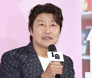 송강호, 女프로배구팀 감독으로 코믹 연기 컴백 “희망으로 가득찬 영화”