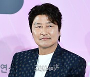 [포토] 송강호, ‘1승’ 노리는 배구 감독