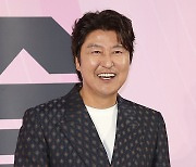 포즈 취하는 송강호