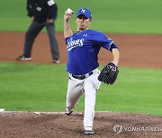 7회 마운드 올라온 김재윤