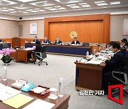 국정원 "김정은 딸 김주애 지위 격상…전담 경호원 대동 등 확고한 입지"