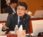 민주 “적극 재정으로 경제 살릴 때… 지역화폐 10조 발행하자”