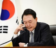 尹, 젤렌스키와 통화…“러북 군사적 야합 좌시 안해…양국 긴밀 소통”