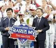 'MVP도 박빙' KIA 김선빈, '한 표 차이'로 KS MVP…김태군은 "친구가 받아서 기쁘다" [KS]