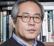 대통령 이름 적힌 훈장 거부한 국립대 교수…"주는 사람도 자격 있어야"