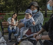 “아직 임신 안했어요?”…여성에게 전화걸어 ‘임신 계획’ 묻는 중국[플랫]