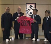 한국 찾은 인판티노 FIFA 회장 "감독 선임은 축구협회의 몫"