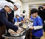 정근식 서울교육감 첫 학교 방문은 '창경초'.."학생자치회 운영 훌륭"