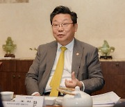 주형환 "아파트 신축·재건축시 노인 시설 설치 장려할 것"