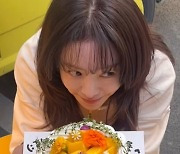 한지민, ♥최정훈과 열애 공개 후 맞은 42세 생일…너무 행복한 표정