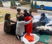 "한국은 추워요" 과천시, 외국인 주민에 겨울외투 110벌 기부