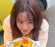 한지민, ♥최정훈과 열애 공개 후 맞은 42세 생일…환한 미소