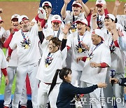 작은 거인을 괴롭힌 꼬리표 '키'…김선빈 "KS MVP 받아서 편견 깼다"