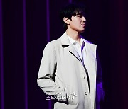 [포토] 손준호, 덕수궁 돌담길을