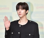 [TD포토] 김우석 '열애 인정 후 첫 공식석상'