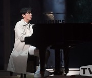 [TD포토] 손준호 '피아노치며 감미로운 무대'