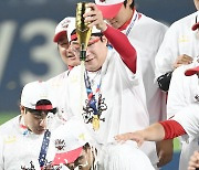 양현종 '김선빈 한국시리즈 MVP 축하해'[포토]