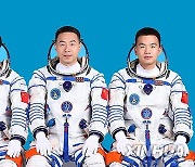 (FOCUS) CHINA-SHENZHOU-19-SPACESHIP-CREW (CN)