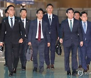 출국하는 김용현 장관