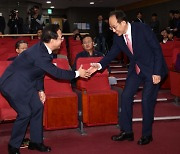 “인구부 신설 협조·추가재원 필요” 저출생 극복에 머리 맞댄 여야