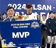 '4안타 3타점 맹활약' 김민석, KBO 가을리그 MVP...롯데 초대 우승 쾌거