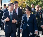 미 해군성 차관보 만난 김용현 국방장관