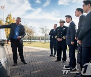 미 해군 해양시스템사령부 찾은 김용현 장관