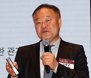 강연하는 김학균 신영증권 리서치센터장