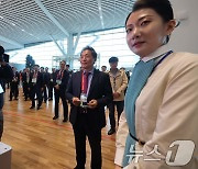 인천공항 4단계 셀프체크인 점검하는 이학재 인천공항공사 사장