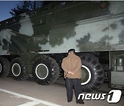 국방정보본부 "북, ICBM 발사차량 준비 끝…11월 발사 가능성"