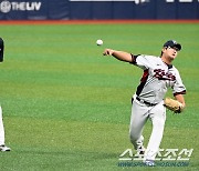 아기 독수리 향한 대표팀 투수 코치들의 관심, 김서현의 시간은 언제올까