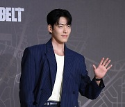 '♥신민아와 10년 열애' 김우빈 "표현 좋아해..하트 이모티콘 많이 써" ('GQ')