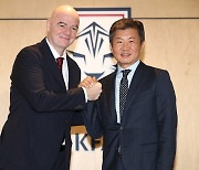 정몽규 “FIFA 회장, 한국 감독 선임 논란 이해 안 된다더라”