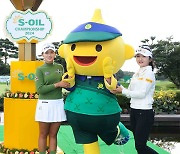 박현경·이예원, 골프복 입은 캐릭터와 다정하게~ [KLPGA 에쓰오일 챔피언십]