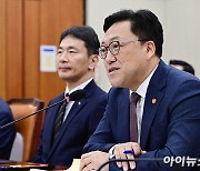 합병가액·자사주 혼란 지속되는데…팔짱 낀 김병환 "연내 검토"