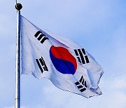 “삶에 대한 만족도, 한국 최저…튀르키예·일본도 하위권”