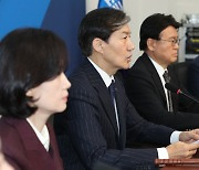 조국 "尹 탄핵이 헌법 지키는 길"…이르면 11월 탄핵안 공개