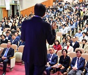 박형준 시장 "아이 키우고 교육하기 좋은 부산 만들자"