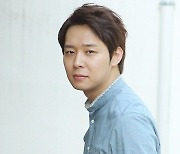 “박유천 이중계약, 6억 달라”…前소속사 대표, 소송했지만 ‘패소’