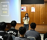 EBS스타강사 2人 초청한 경남 창녕군, 알고보니 '군수공약'