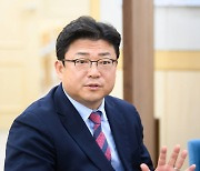 與 강명구 "金여사 해법, 토끼몰이 하듯 하면 안돼"