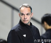 [ST포토] 마우리시오 파에스 감독, '흔들리는 1세트'