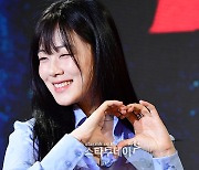 [포토] 김형서, 비비 하트 매력