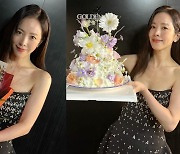 '최정훈♥' 한지민, 열애 공개 후 첫 생일...꽃다발 들고 미소