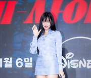 [T포토] 김형서 '새침 손인사'