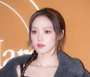 [T포토] 이성경 '올곧은 쇄골'